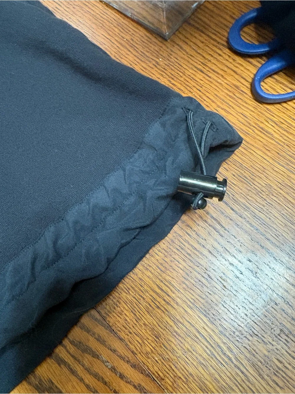 The North Face size XXL men’s black crewneck sweatshirt with elastic and toggles